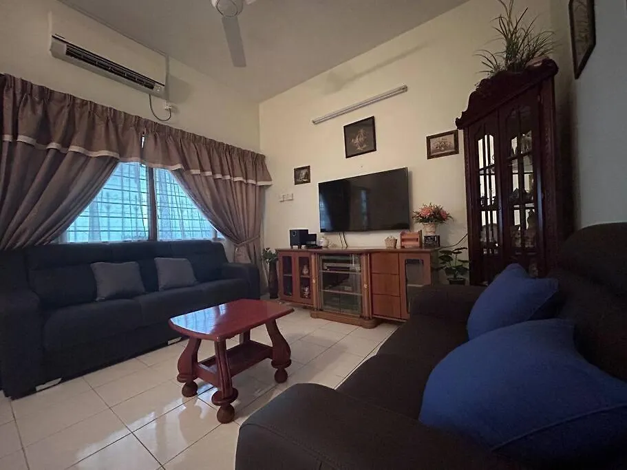 Ipoh Simple Famliy Homestay 3R3B 7-9Pax Sy24 0*,